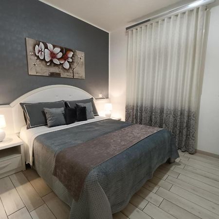 B&B Plaza 兰佩杜萨 外观 照片