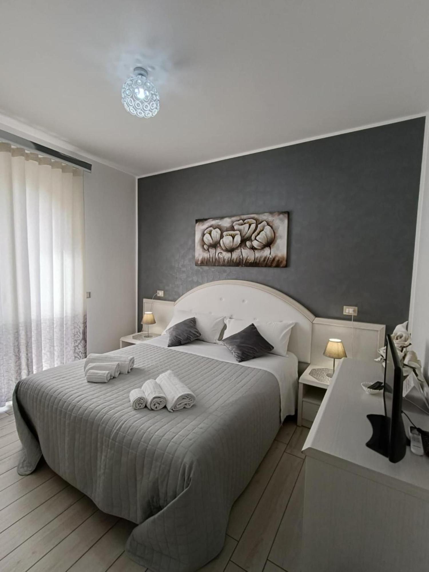 B&B Plaza 兰佩杜萨 外观 照片