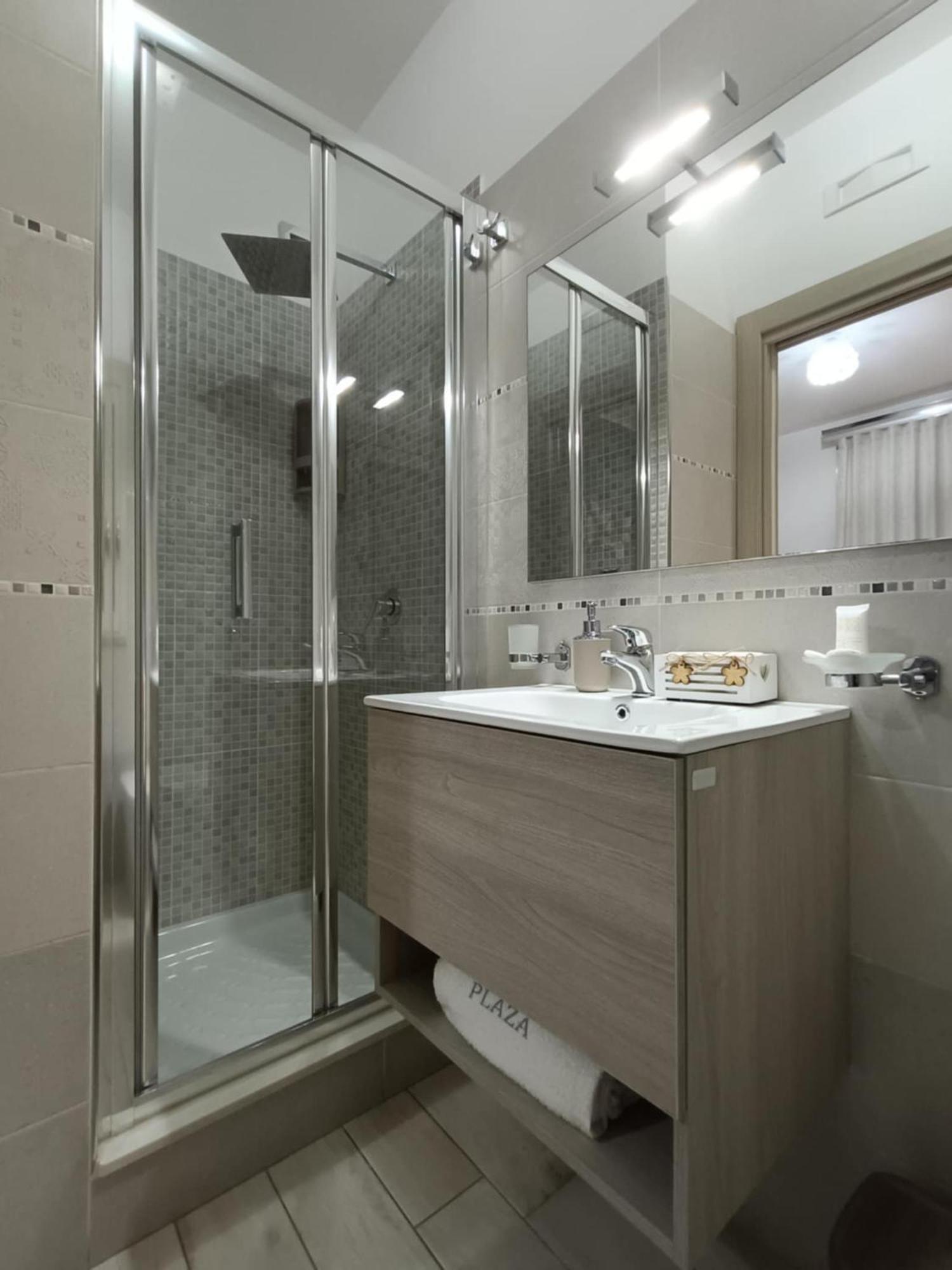B&B Plaza 兰佩杜萨 外观 照片