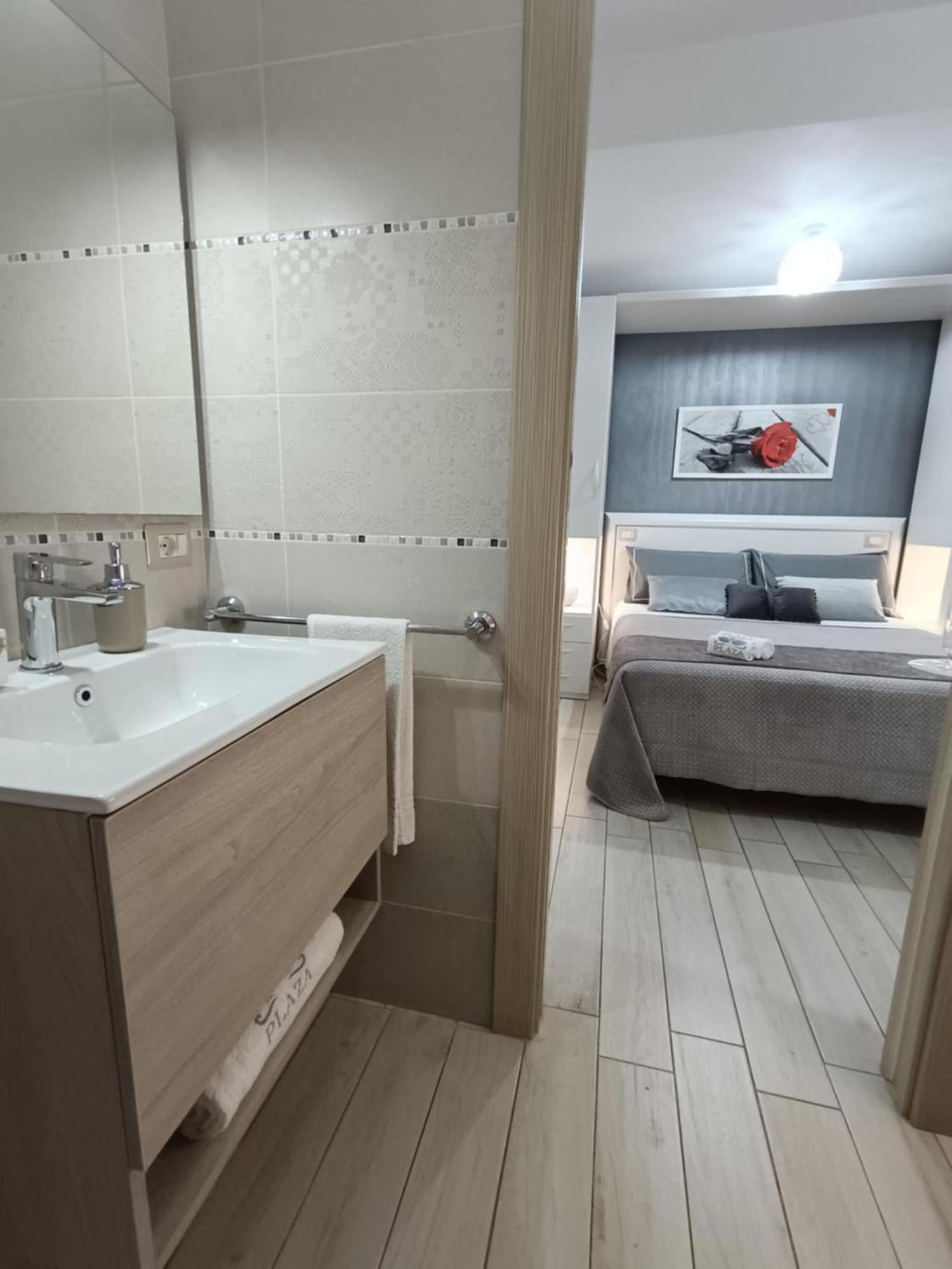 B&B Plaza 兰佩杜萨 外观 照片